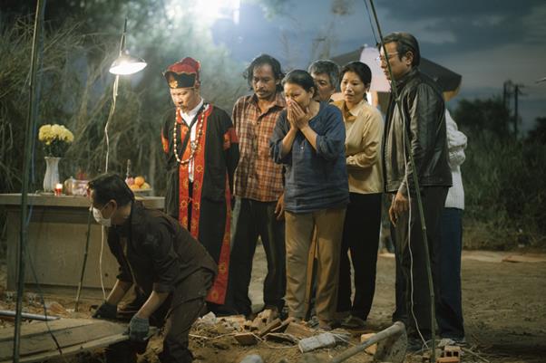 Cải Mả: Phim tâm linh có loạt cảnh “body horror” rợn người- Ảnh 1. Cải Mả: Phim tâm linh có loạt cảnh “body horror” rợn người- Ảnh 1.