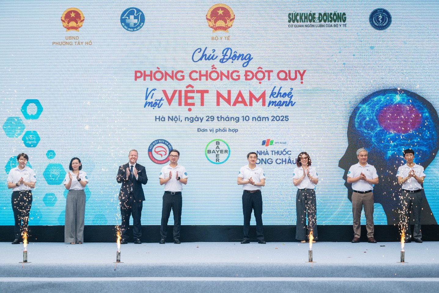 1000 người dân Thủ đô được khám tầm soát đột quỵ miễn phí- Ảnh 1.