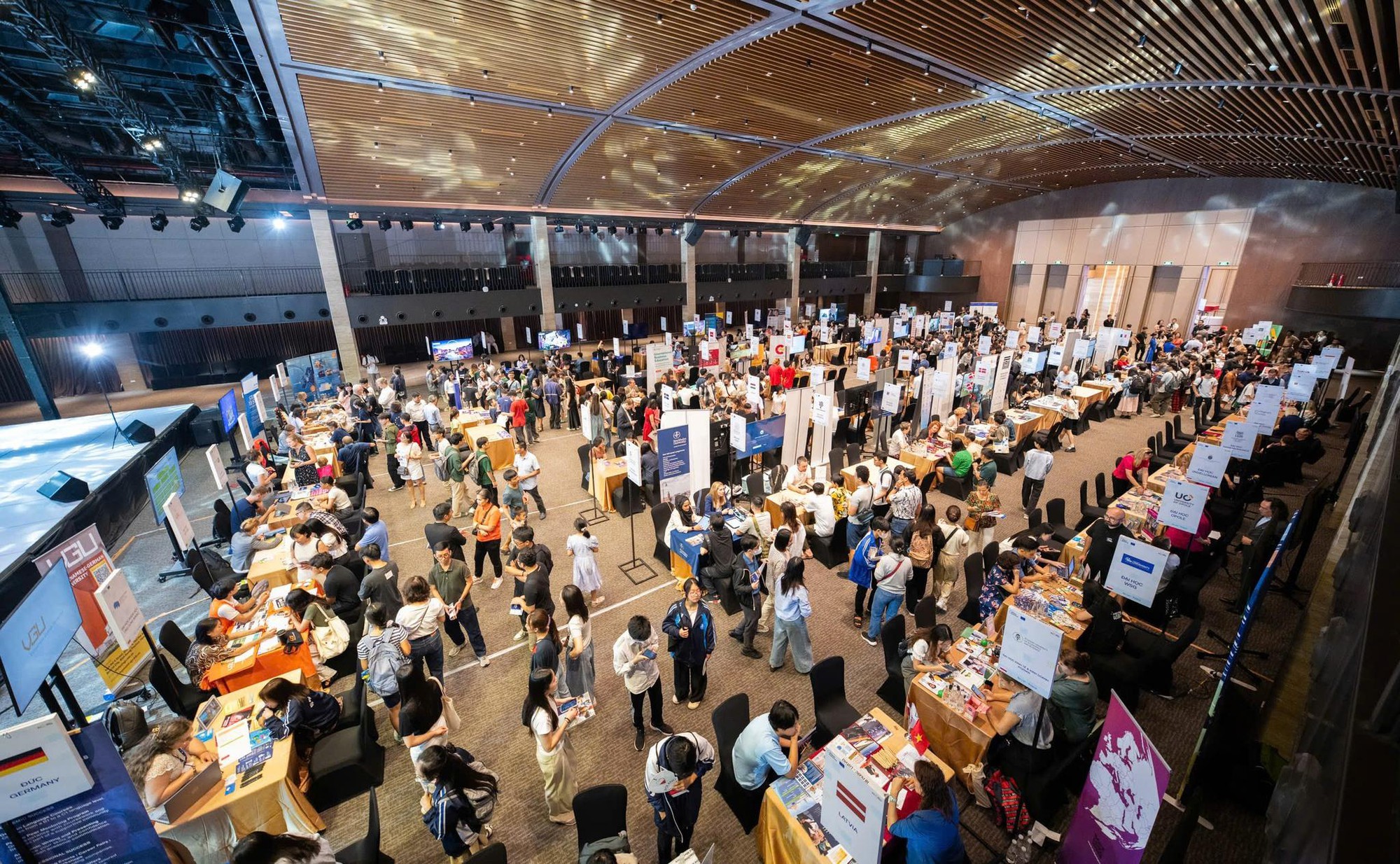 Tuần lễ Giáo dục Châu Âu 2025: Tri thức là nguồn năng lượng cho sự đổi mới và phát triển bền vững- Ảnh 1. Tuần lễ Giáo dục Châu Âu 2025: Tri thức là nguồn năng lượng cho sự đổi mới và phát triển bền vững- Ảnh 1.