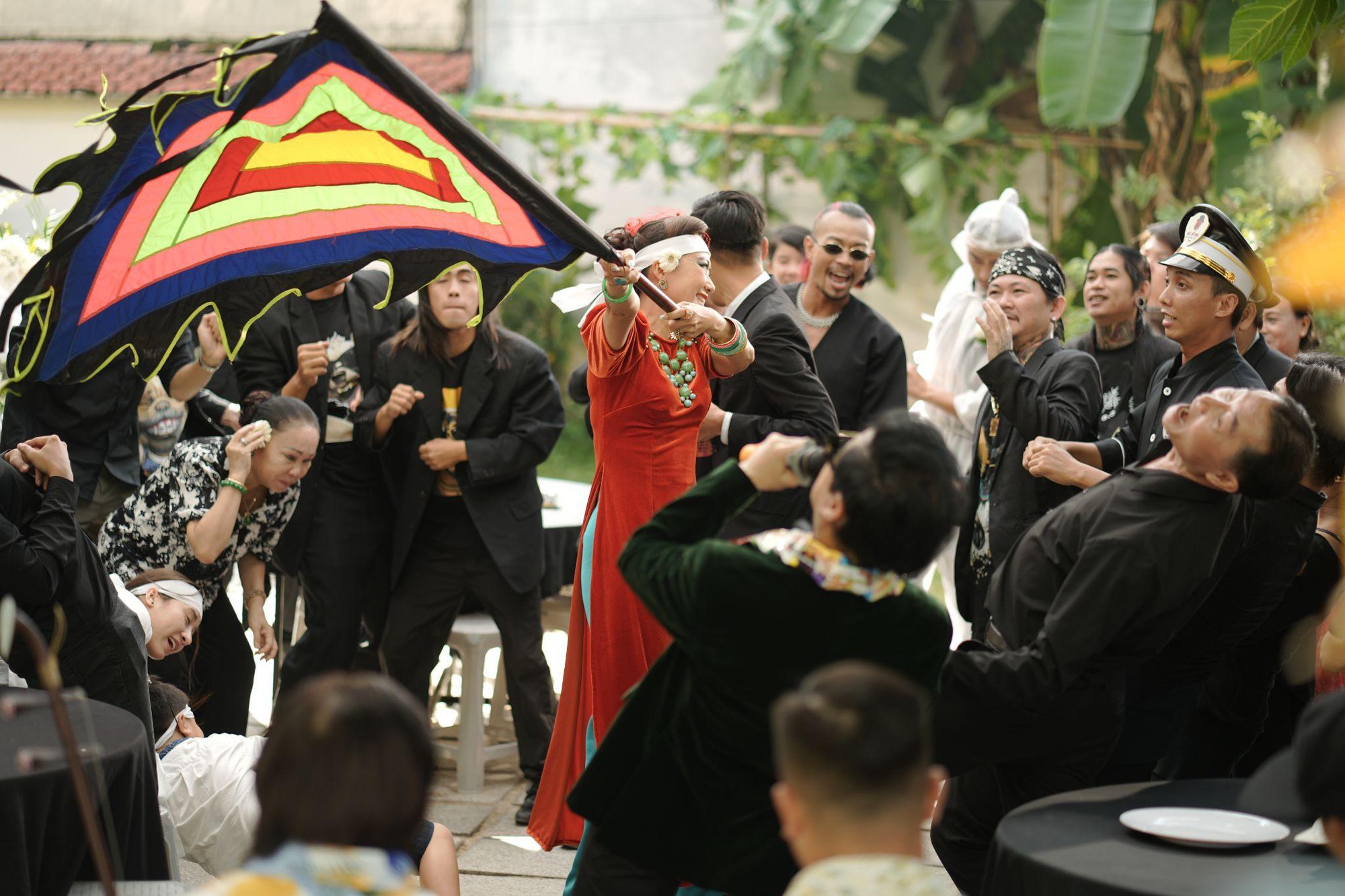 Vui buồn náo loạn trong “Phá Đám: Sinh Nhật Mẹ”- Ảnh 3. Vui buồn náo loạn trong “Phá Đám: Sinh Nhật Mẹ”- Ảnh 3.