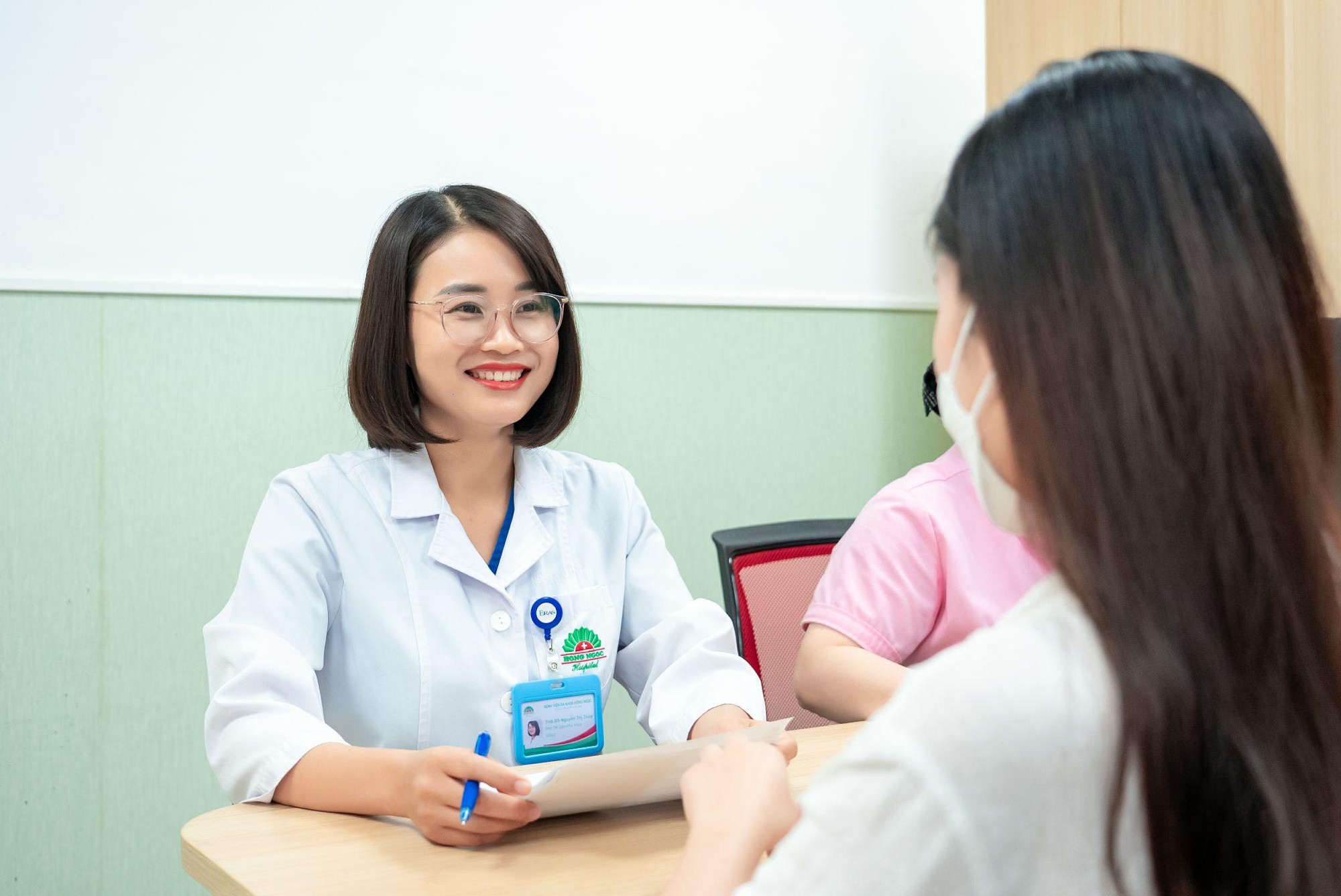 Phẫu thuật loại bỏ u quái buồng trứng chứa đầy tóc, xương và răng- Ảnh 4. Phẫu thuật loại bỏ u quái buồng trứng chứa đầy tóc, xương và răng- Ảnh 4.