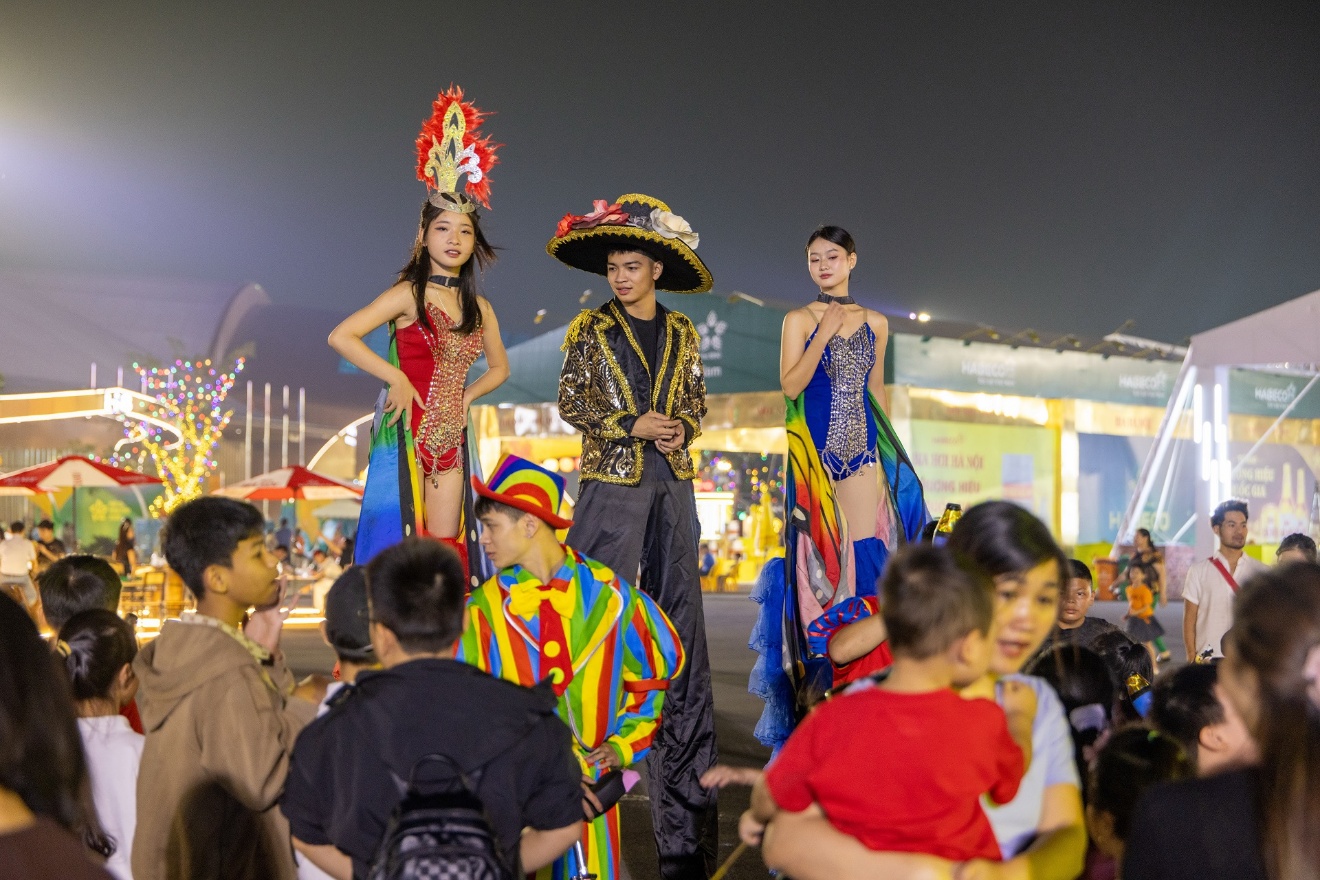 Hội chợ Mùa Thu lần Thứ nhất - 2025: “Cực phẩm” ẩm thực – “Đại tiệc ăn chơi’ hot nhất thời điểm này- Ảnh 6. Hội chợ Mùa Thu lần Thứ nhất - 2025: “Cực phẩm” ẩm thực – “Đại tiệc ăn chơi’ hot nhất thời điểm này- Ảnh 6.