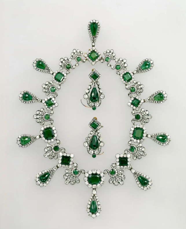 2 nghi phạm đã nhận tội trộm đồ tại bảo tàng Louvre, nhưng vẫn không ai biết 8 bảo vật đang ở đâu- Ảnh 2.