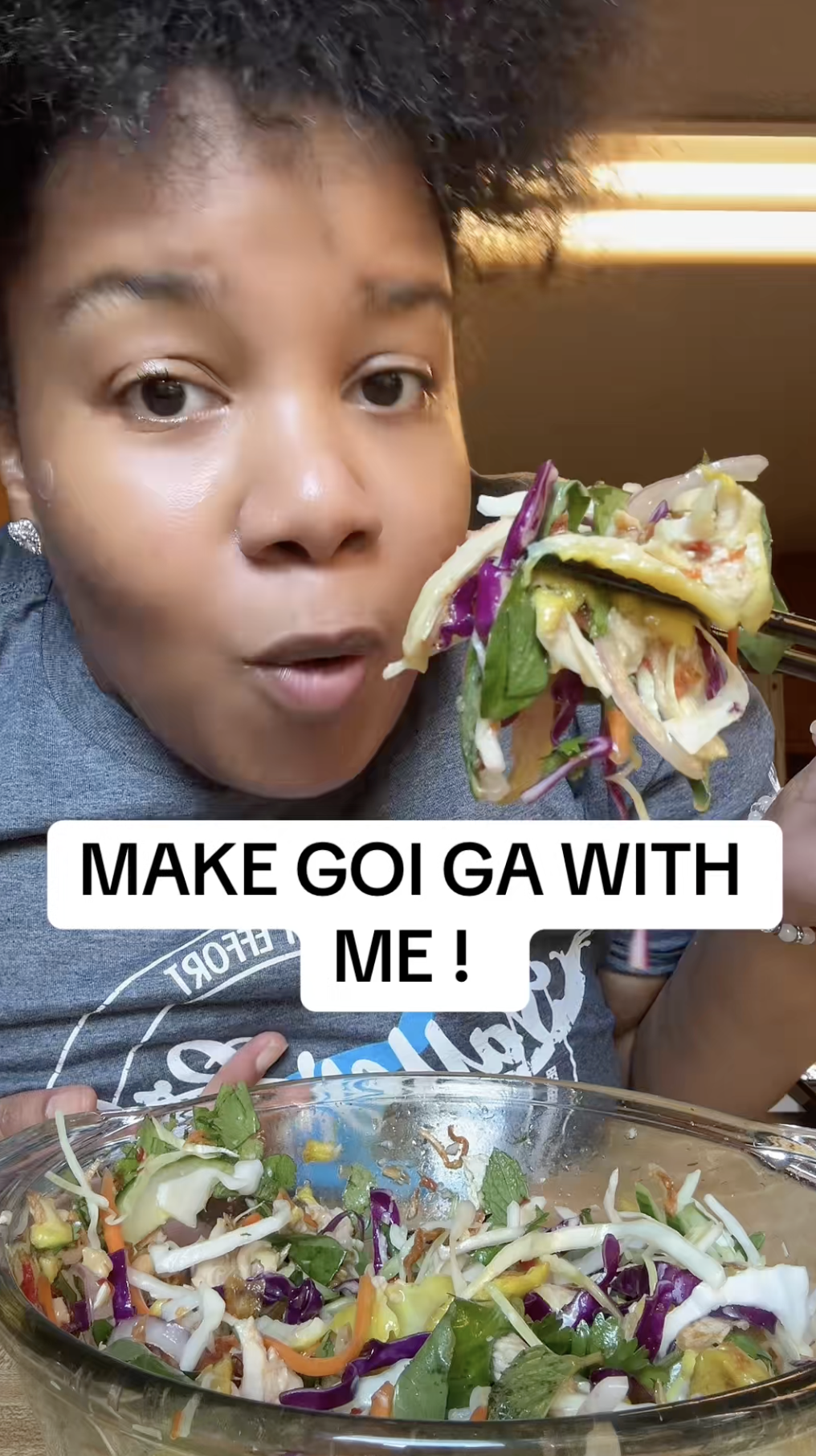 Người Việt “ngả mũ” khi thấy khách Tây tự tay làm món gỏi này dù chưa từng nếm thử- Ảnh 1. Người Việt “ngả mũ” khi thấy khách Tây tự tay làm món gỏi này dù chưa từng nếm thử- Ảnh 1.