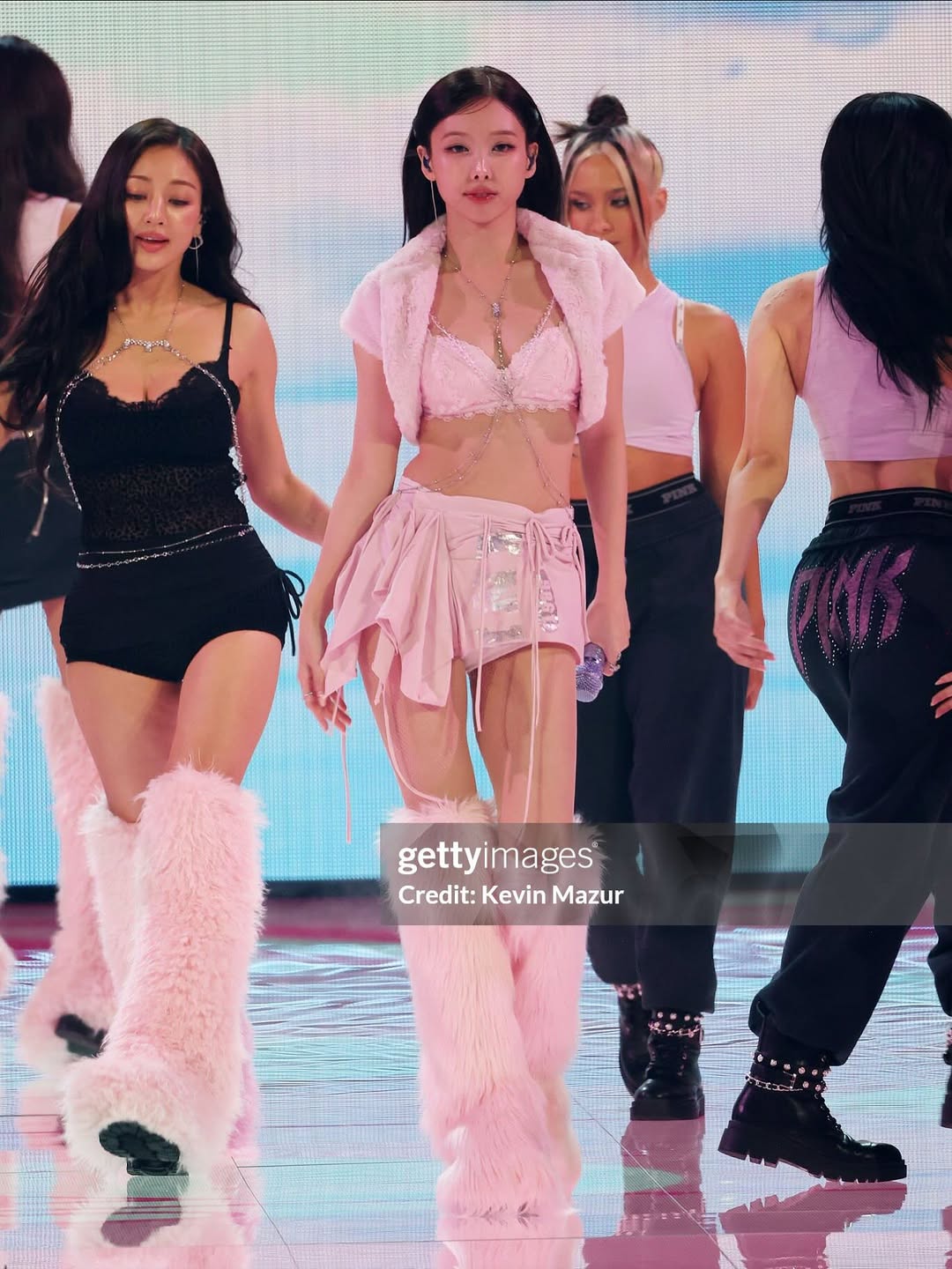 Nữ ca sĩ top đầu hoạt động 10 năm vẫn hát nhép- Ảnh 7. Nữ ca sĩ top đầu hoạt động 10 năm vẫn hát nhép- Ảnh 7.