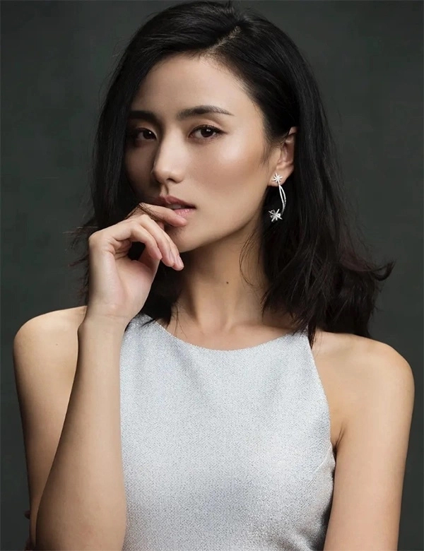 Vợ cũ Lý Á Bằng hết tách cơ bụng sau sinh, dáng thon lưng thẳng nhờ 1 bài tập: Vừa giảm cân vừa khỏe xương khớp, ngủ ngon lại giữ tư thế đẹp!- Ảnh 1. Vợ cũ Lý Á Bằng hết tách cơ bụng sau sinh, dáng thon lưng thẳng nhờ 1 bài tập: Vừa giảm cân vừa khỏe xương khớp, ngủ ngon lại giữ tư thế đẹp!- Ảnh 1.