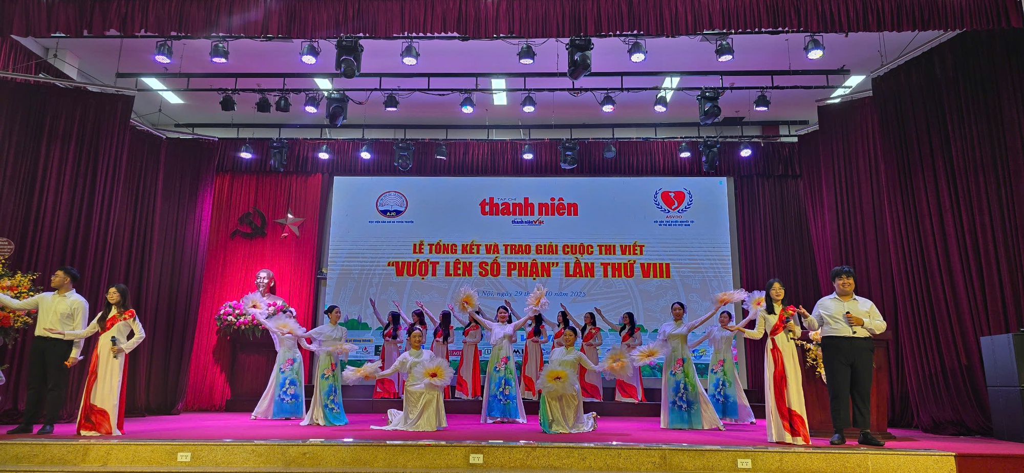 Lễ tổng kết, trao giải cuộc thi viết 'Vượt lên số phận' lần VIII- Ảnh 24. Lễ tổng kết, trao giải cuộc thi viết 'Vượt lên số phận' lần VIII- Ảnh 24.