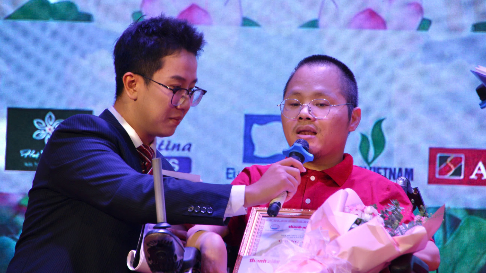 Lễ tổng kết, trao giải cuộc thi viết 'Vượt lên số phận' lần VIII- Ảnh 19. Lễ tổng kết, trao giải cuộc thi viết 'Vượt lên số phận' lần VIII- Ảnh 19.