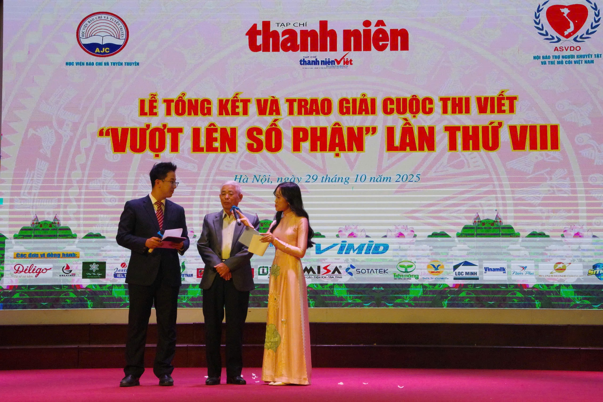 Lễ tổng kết, trao giải cuộc thi viết 'Vượt lên số phận' lần VIII- Ảnh 18. Lễ tổng kết, trao giải cuộc thi viết 'Vượt lên số phận' lần VIII- Ảnh 18.