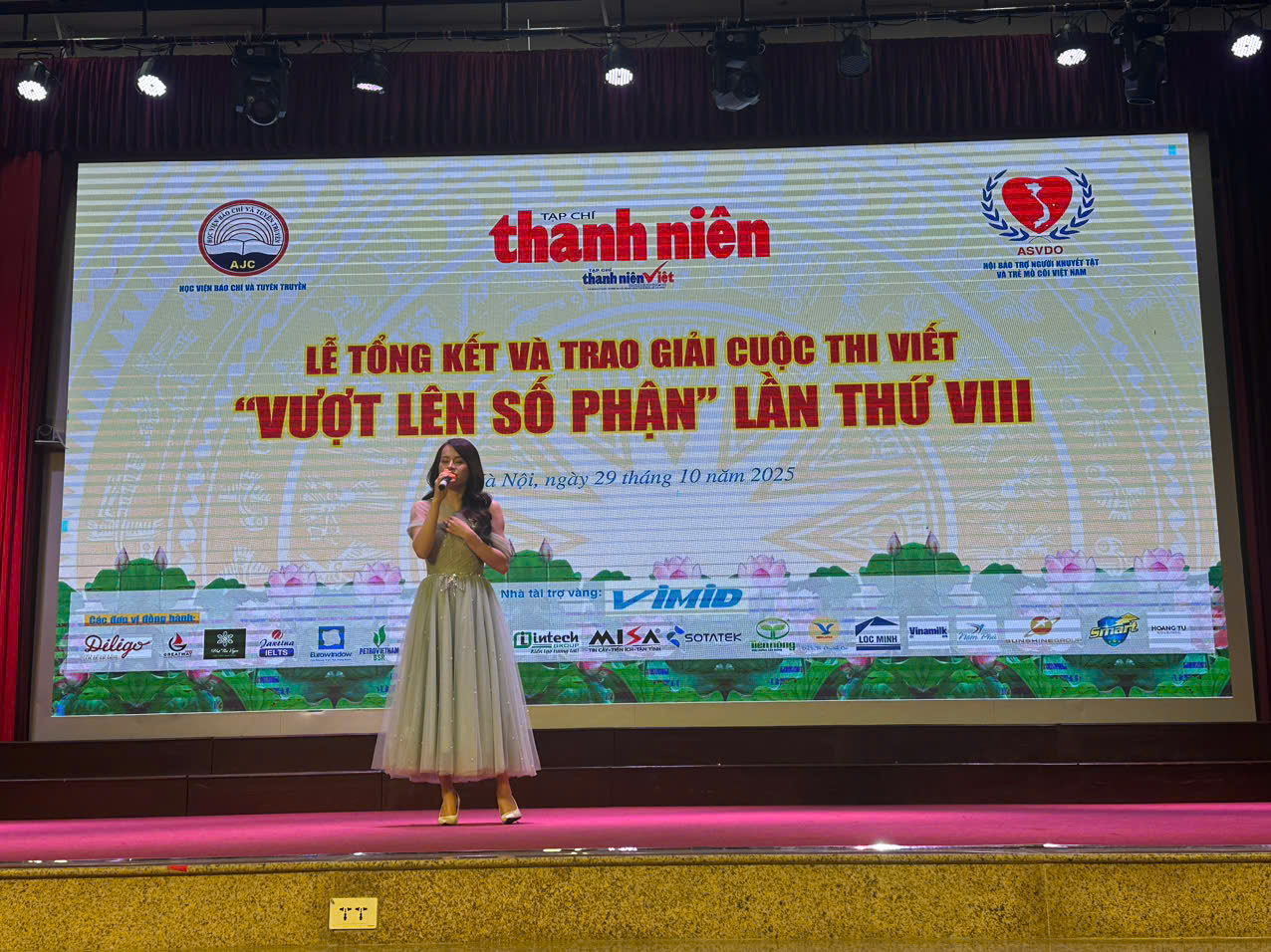 Lễ tổng kết, trao giải cuộc thi viết 'Vượt lên số phận' lần VIII- Ảnh 23. Lễ tổng kết, trao giải cuộc thi viết 'Vượt lên số phận' lần VIII- Ảnh 23.