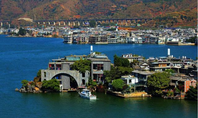 Nữ nghệ sĩ 30 năm không ăn cơm sở hữu biệt thự  Nữ nghệ sĩ 30 năm không ăn cơm sở hữu biệt thự