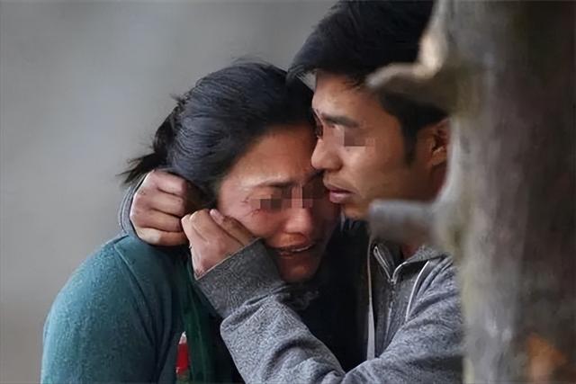 Bé gái 8 tuổi hét lúc nửa đêm, than đau bụng dưới - Kiểm tra toàn thân, bác sĩ hoảng hốt: "Gọi cảnh sát ngay!"- Ảnh 1. Bé gái 8 tuổi hét lúc nửa đêm, than đau bụng dưới - Kiểm tra toàn thân, bác sĩ hoảng hốt: "Gọi cảnh sát ngay!"- Ảnh 1.