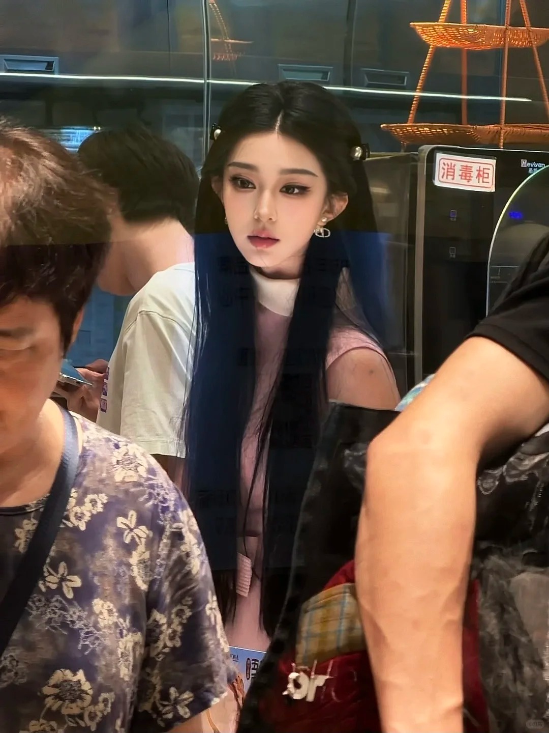 Đến trễ lễ khai mạc hội thao, nữ sinh hớt hải chạy trên sân tạo nên khoảnh khắc đẹp như phim: 6 giây thần thánh!- Ảnh 9. Đến trễ lễ khai mạc hội thao, nữ sinh hớt hải chạy trên sân tạo nên khoảnh khắc đẹp như phim: 6 giây thần thánh!- Ảnh 9.