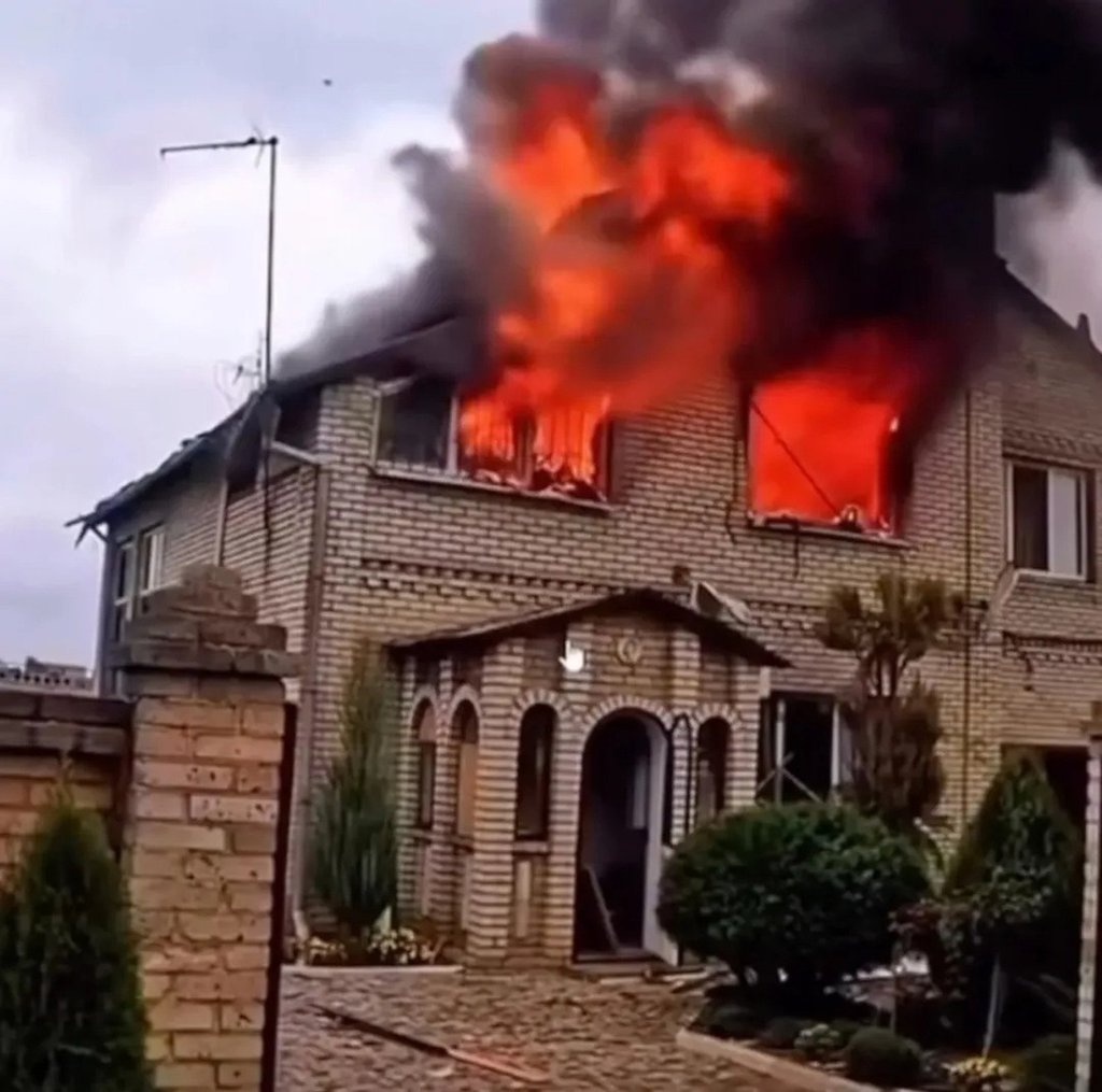 Rúng động “Squid Game bản đời thật”: Cô gái 17 tuổi tự thiêu, cha mẹ xăm lên tay con mới 1 tuổi… để thắng cuộc một trò chơi trên mạng- Ảnh 1. Rúng động “Squid Game bản đời thật”: Cô gái 17 tuổi tự thiêu, cha mẹ xăm lên tay con mới 1 tuổi… để thắng cuộc một trò chơi trên mạng- Ảnh 1.