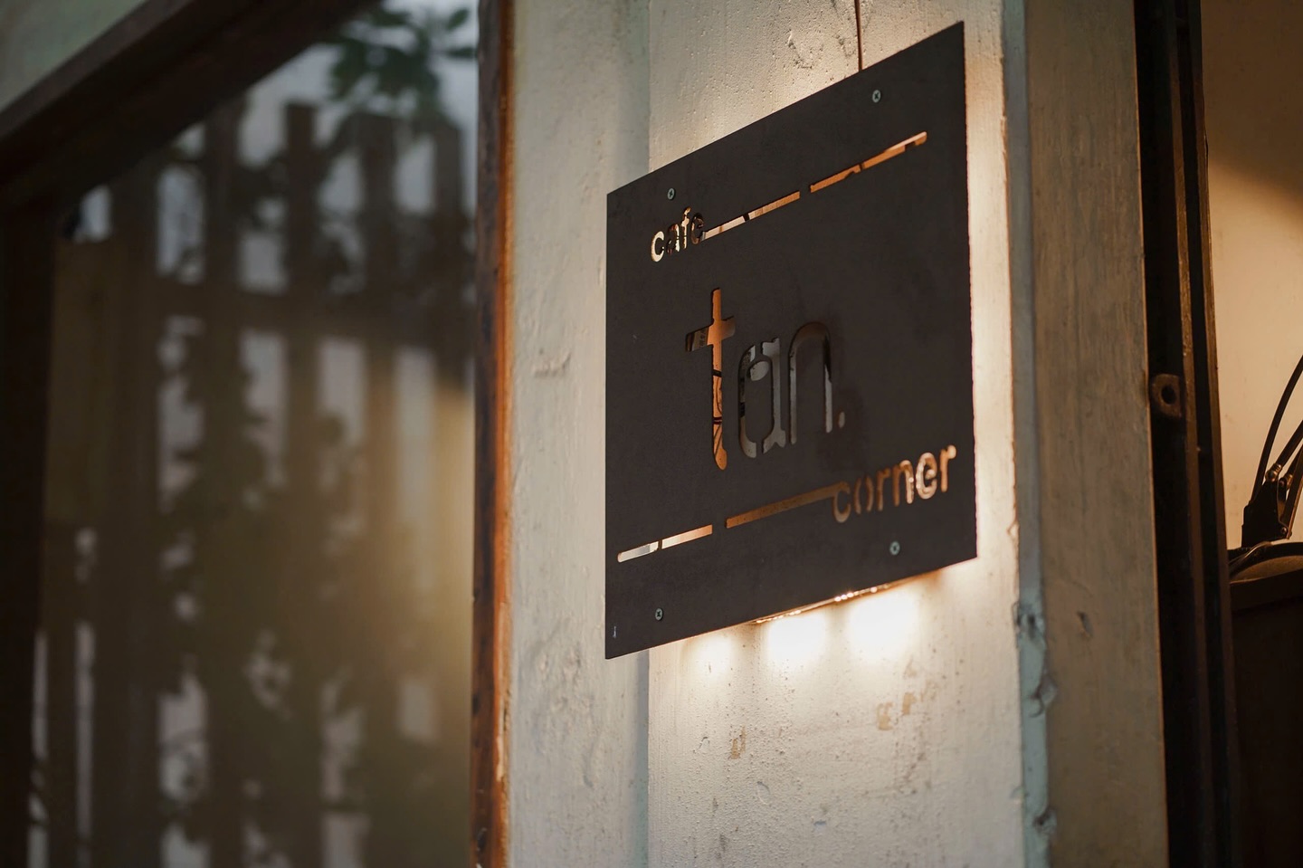 Nàng dâu hào môn Minh Hằng thích mê 1 quán cà phê ở Huế: Nơi bình yên phủ màu cổ kính, chỉ cần ngồi xuống là thấy lòng mình dịu lại- Ảnh 11. Nàng dâu hào môn Minh Hằng thích mê 1 quán cà phê ở Huế: Nơi bình yên phủ màu cổ kính, chỉ cần ngồi xuống là thấy lòng mình dịu lại- Ảnh 11.