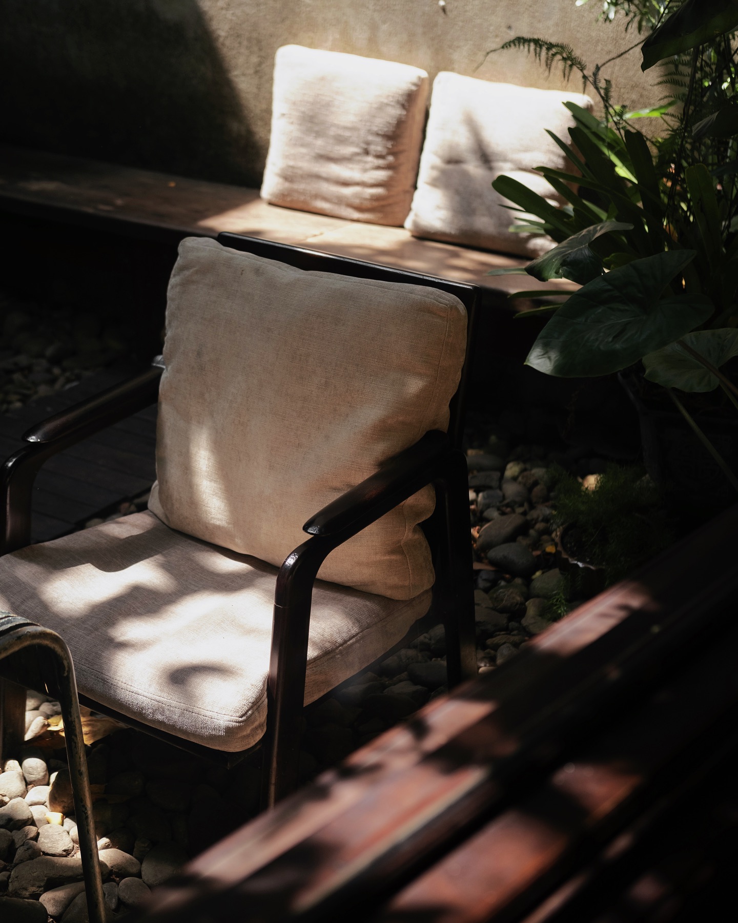 Nàng dâu hào môn Minh Hằng thích mê 1 quán cà phê ở Huế: Nơi bình yên phủ màu cổ kính, chỉ cần ngồi xuống là thấy lòng mình dịu lại- Ảnh 16. Nàng dâu hào môn Minh Hằng thích mê 1 quán cà phê ở Huế: Nơi bình yên phủ màu cổ kính, chỉ cần ngồi xuống là thấy lòng mình dịu lại- Ảnh 16.