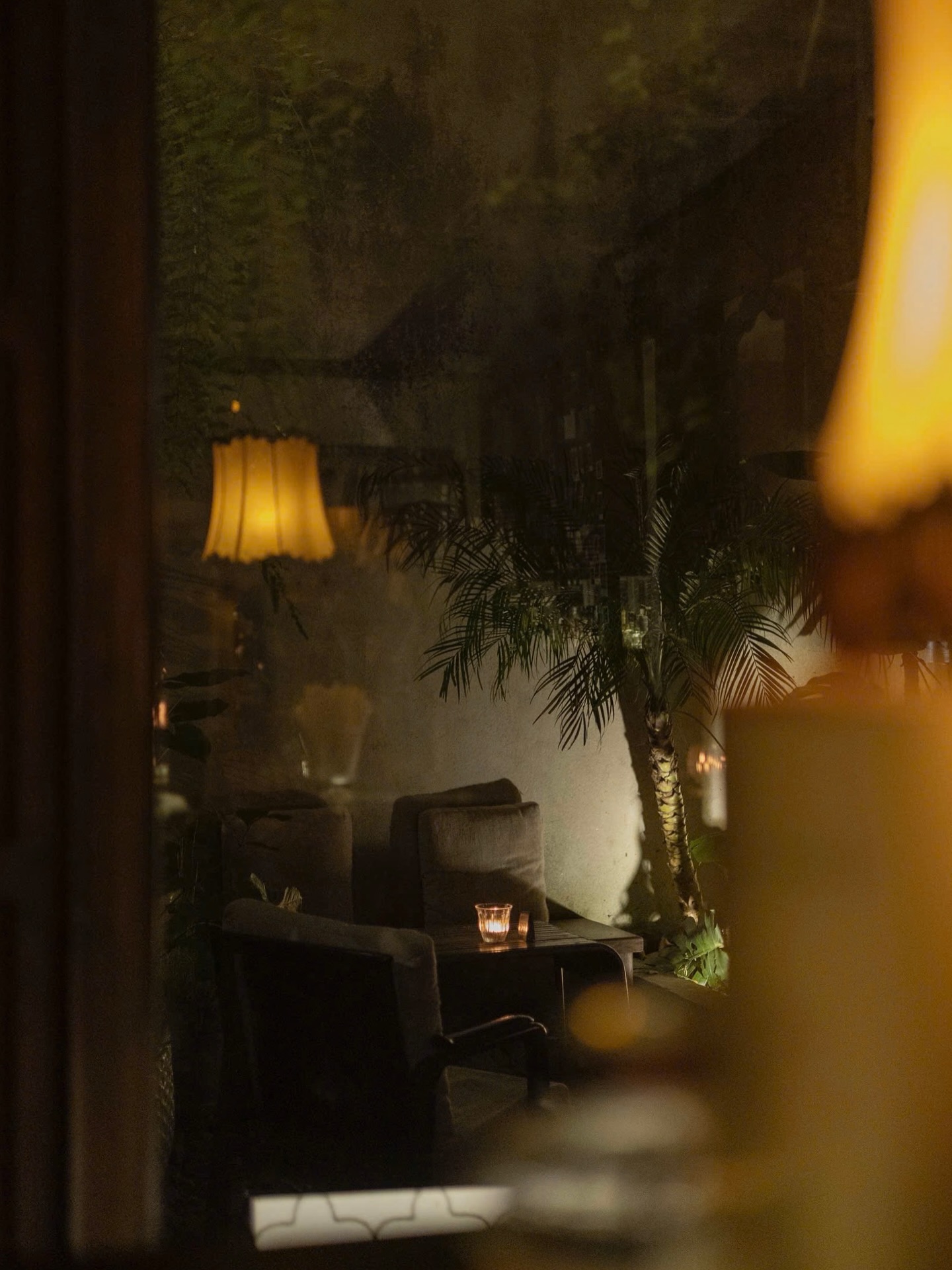 Nàng dâu hào môn Minh Hằng thích mê 1 quán cà phê ở Huế: Nơi bình yên phủ màu cổ kính, chỉ cần ngồi xuống là thấy lòng mình dịu lại- Ảnh 15. Nàng dâu hào môn Minh Hằng thích mê 1 quán cà phê ở Huế: Nơi bình yên phủ màu cổ kính, chỉ cần ngồi xuống là thấy lòng mình dịu lại- Ảnh 15.