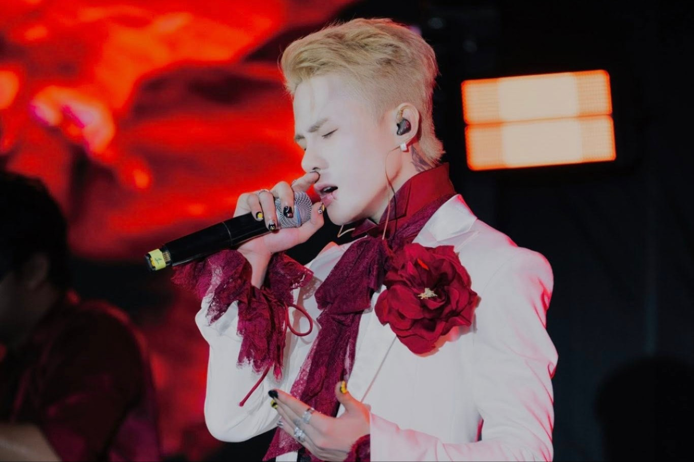 Vấn nạn nhạc rác, ai chịu trách nhiệm chế tài?- Ảnh 1. Vấn nạn nhạc rác, ai chịu trách nhiệm chế tài?- Ảnh 1.