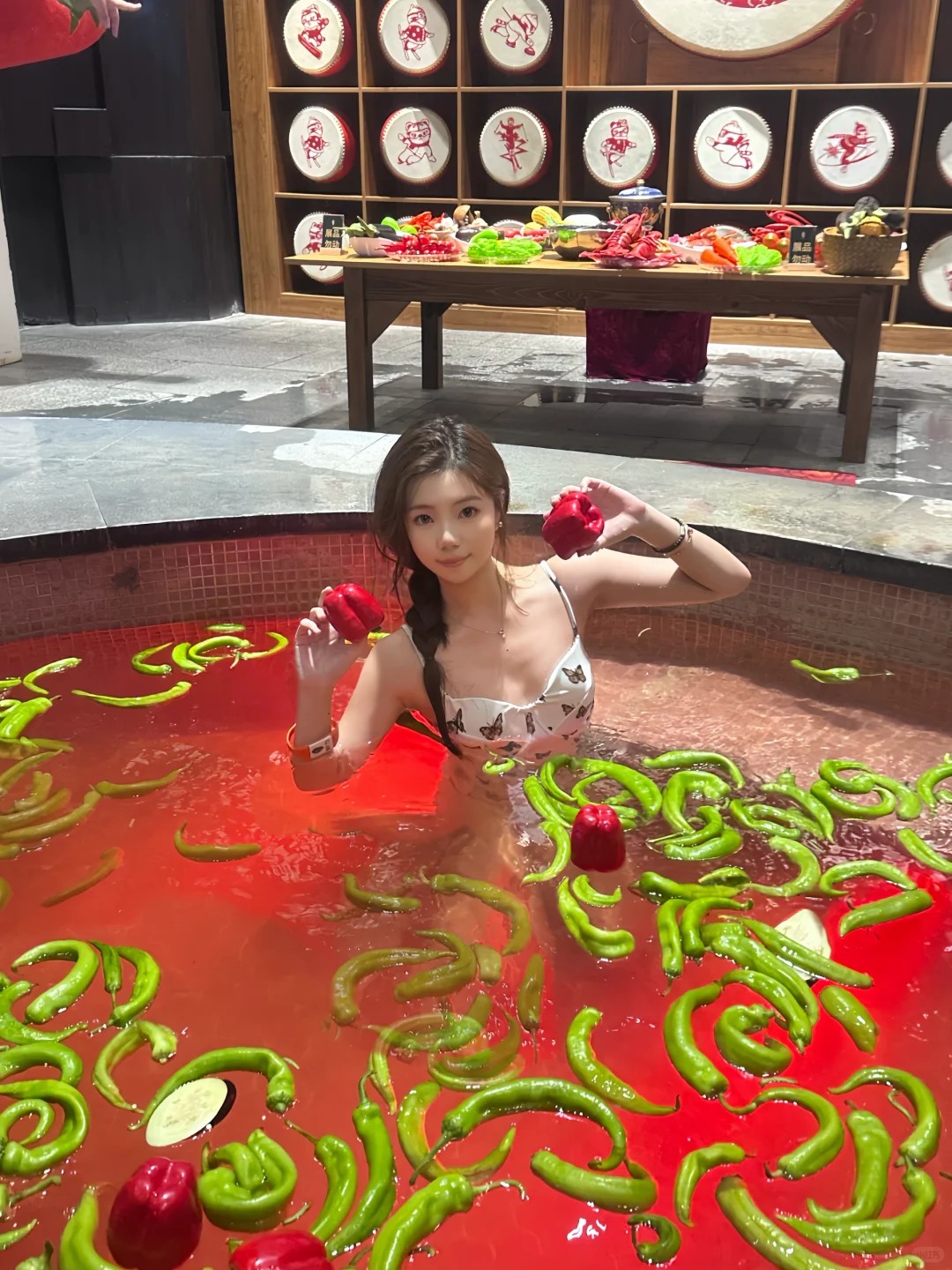 Choáng trước hình ảnh "nồi lẩu người" ở Trung Quốc- Ảnh 5.