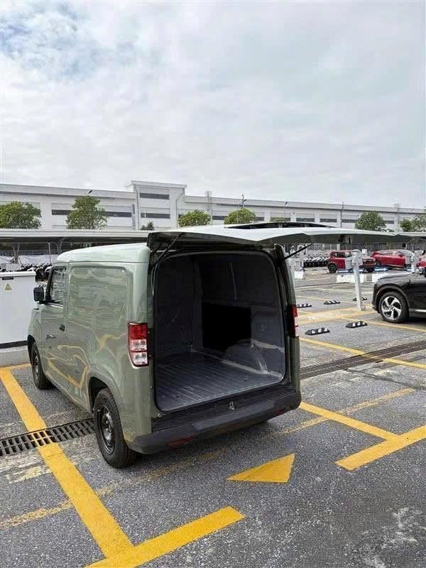 VinFast "sửa" một thông số quan trọng của EC Van: Đây là một nâng cấp miễn phí?- Ảnh 4. VinFast "sửa" một thông số quan trọng của EC Van: Đây là một nâng cấp miễn phí?- Ảnh 4.