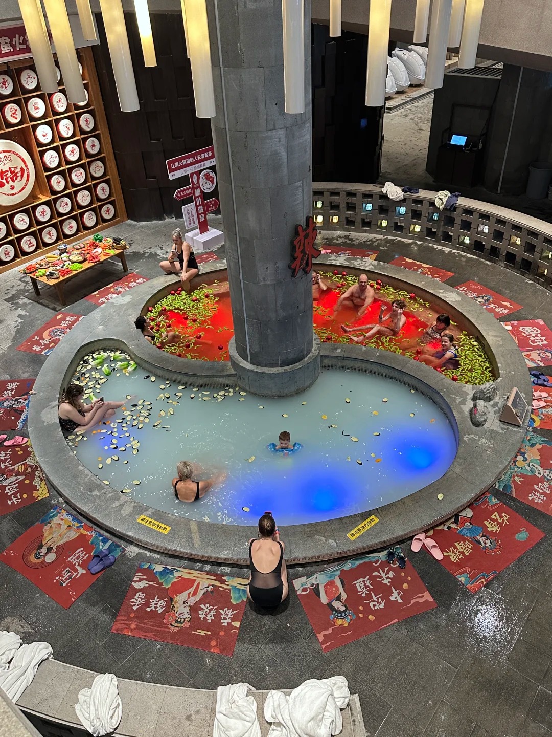 Choáng trước hình ảnh "nồi lẩu người" ở Trung Quốc- Ảnh 1.