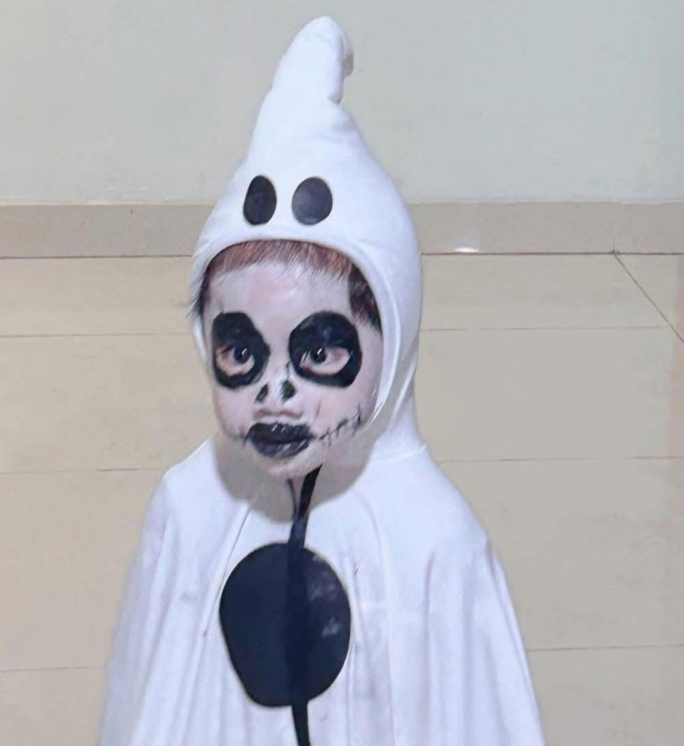 HOT nhất Halloween: Mẹ hóa trang cho con trai, bé đi học về mách "Mẹ ơi, mấy bạn không chơi với con"- Ảnh 2. HOT nhất Halloween: Mẹ hóa trang cho con trai, bé đi học về mách "Mẹ ơi, mấy bạn không chơi với con"- Ảnh 2.