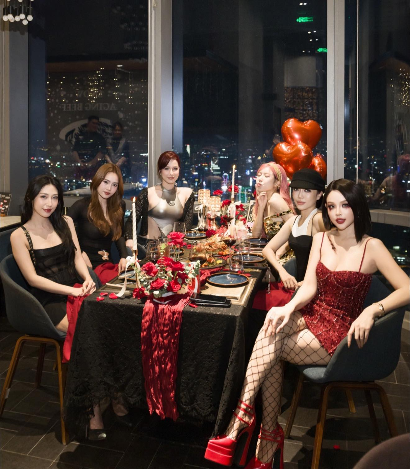 "Hội phú bà Việt Nam" tung ảnh tiệc tùng Halloween đỉnh nhất 2025- Ảnh 1. "Hội phú bà Việt Nam" tung ảnh tiệc tùng Halloween đỉnh nhất 2025- Ảnh 1.