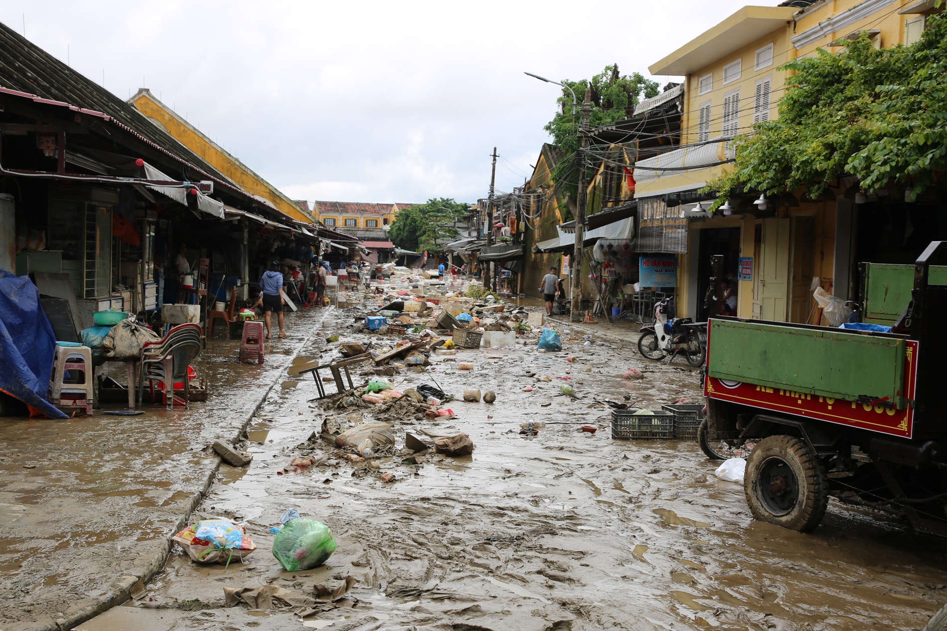 Không nhận ra Hội An sau trận lũ lịch sử- Ảnh 4. Không nhận ra Hội An sau trận lũ lịch sử- Ảnh 4.