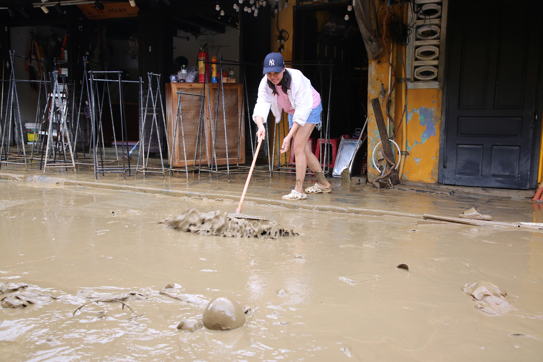 Không nhận ra Hội An sau trận lũ lịch sử- Ảnh 16. Không nhận ra Hội An sau trận lũ lịch sử- Ảnh 16.