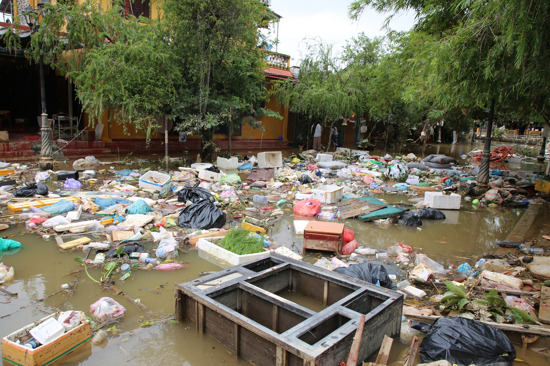 Không nhận ra Hội An sau trận lũ lịch sử- Ảnh 10. Không nhận ra Hội An sau trận lũ lịch sử- Ảnh 10.
