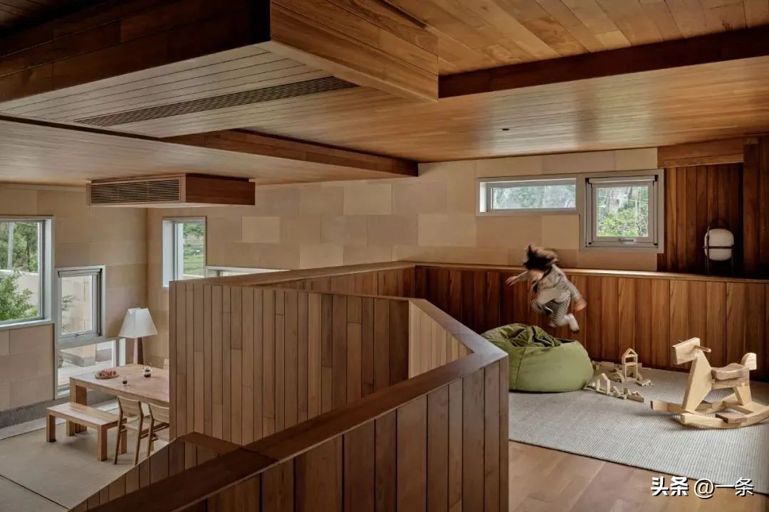 Doanh nhân chi tiền xây nhà 4 tầng to nhất làng cho bố mẹ dưỡng già, đủ chỗ cho đại gia đình 30 thành viên chung sống: “Tôi lãi bất ngờ”- Ảnh 3. Doanh nhân chi tiền xây nhà 4 tầng to nhất làng cho bố mẹ dưỡng già, đủ chỗ cho đại gia đình 30 thành viên chung sống: “Tôi lãi bất ngờ”- Ảnh 3.