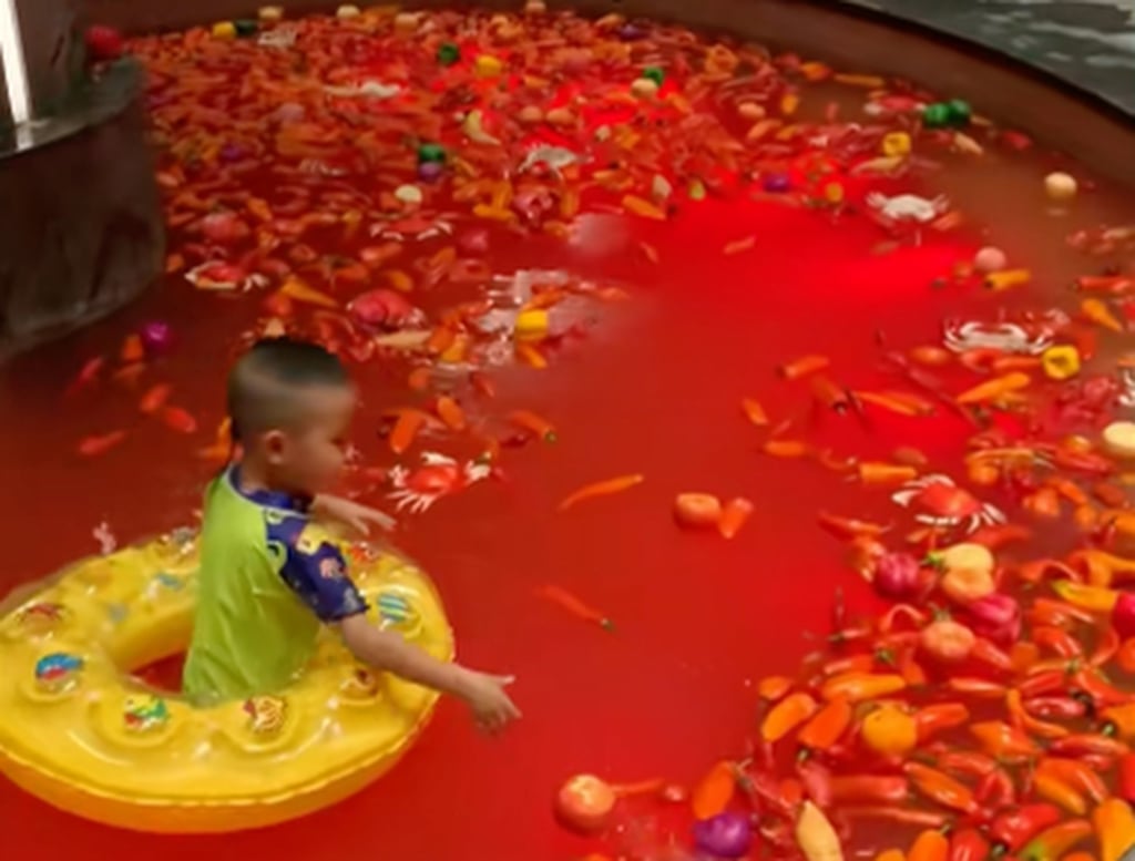 Choáng trước hình ảnh "nồi lẩu người" ở Trung Quốc- Ảnh 3.