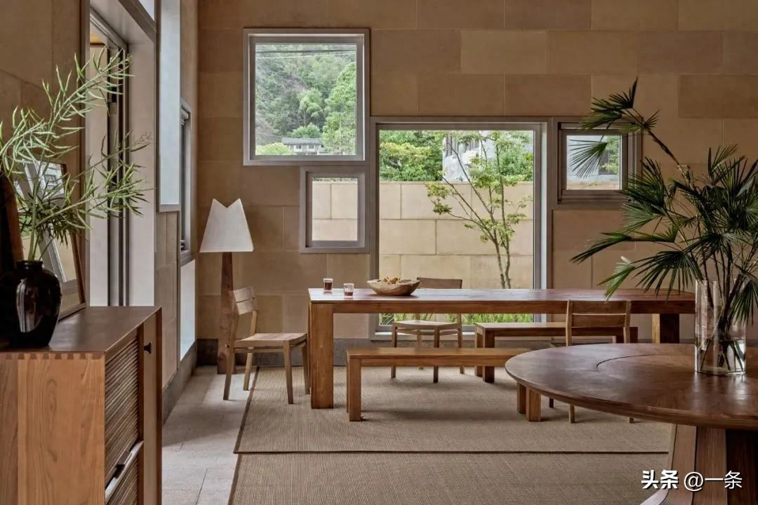 Doanh nhân chi tiền xây nhà 4 tầng to nhất làng cho bố mẹ dưỡng già, đủ chỗ cho đại gia đình 30 thành viên chung sống: “Tôi lãi bất ngờ”- Ảnh 2. Doanh nhân chi tiền xây nhà 4 tầng to nhất làng cho bố mẹ dưỡng già, đủ chỗ cho đại gia đình 30 thành viên chung sống: “Tôi lãi bất ngờ”- Ảnh 2.