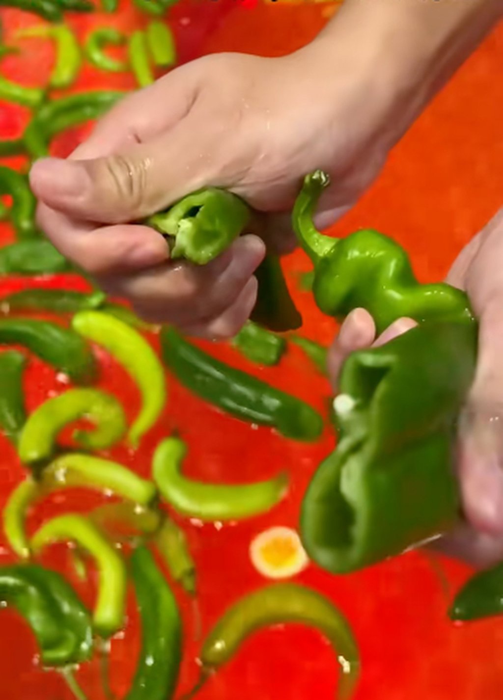 Choáng trước hình ảnh "nồi lẩu người" ở Trung Quốc- Ảnh 2.