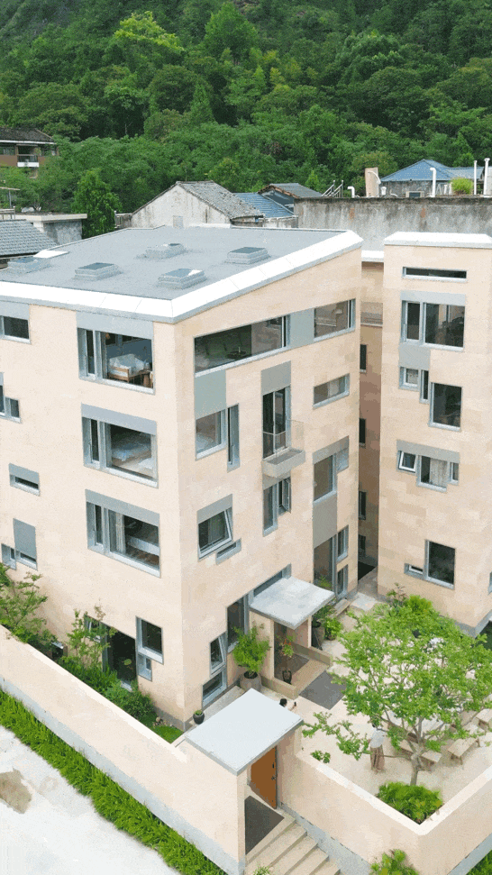 Doanh nhân chi tiền xây nhà 4 tầng to nhất làng cho bố mẹ dưỡng già, đủ chỗ cho đại gia đình 30 thành viên chung sống: “Tôi lãi bất ngờ”- Ảnh 1. Doanh nhân chi tiền xây nhà 4 tầng to nhất làng cho bố mẹ dưỡng già, đủ chỗ cho đại gia đình 30 thành viên chung sống: “Tôi lãi bất ngờ”- Ảnh 1.