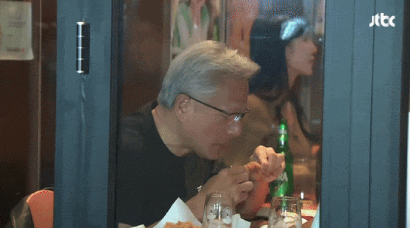 Chủ tịch Samsung và CEO Nvidia đi ăn gà uống bia, sau đó cả 2 cùng viral vì một lý do rất lạ- Ảnh 3. Chủ tịch Samsung và CEO Nvidia đi ăn gà uống bia, sau đó cả 2 cùng viral vì một lý do rất lạ- Ảnh 3.