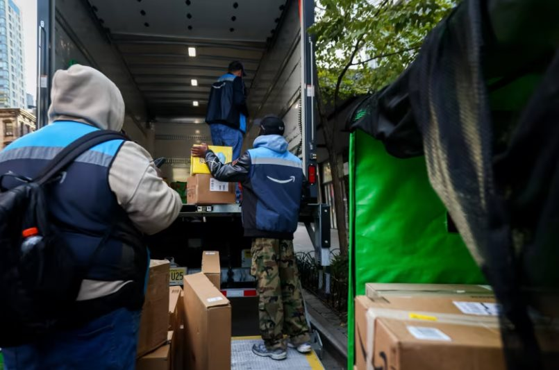 CEO Amazon: ‘Chúng tôi không cắt giảm 14.000 nhân viên vì vấn đề tiền, đã đến lúc loại bỏ những tầng lớp thừa thãi’- Ảnh 1. CEO Amazon: ‘Chúng tôi không cắt giảm 14.000 nhân viên vì vấn đề tiền, đã đến lúc loại bỏ những tầng lớp thừa thãi’- Ảnh 1.