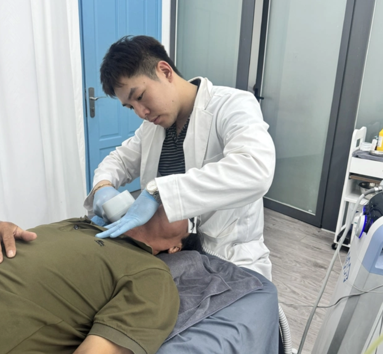 Điểm danh các thẩm mỹ viện từng bị Công an TP HCM "gõ cửa"- Ảnh 2. Điểm danh các thẩm mỹ viện từng bị Công an TP HCM "gõ cửa"- Ảnh 2.