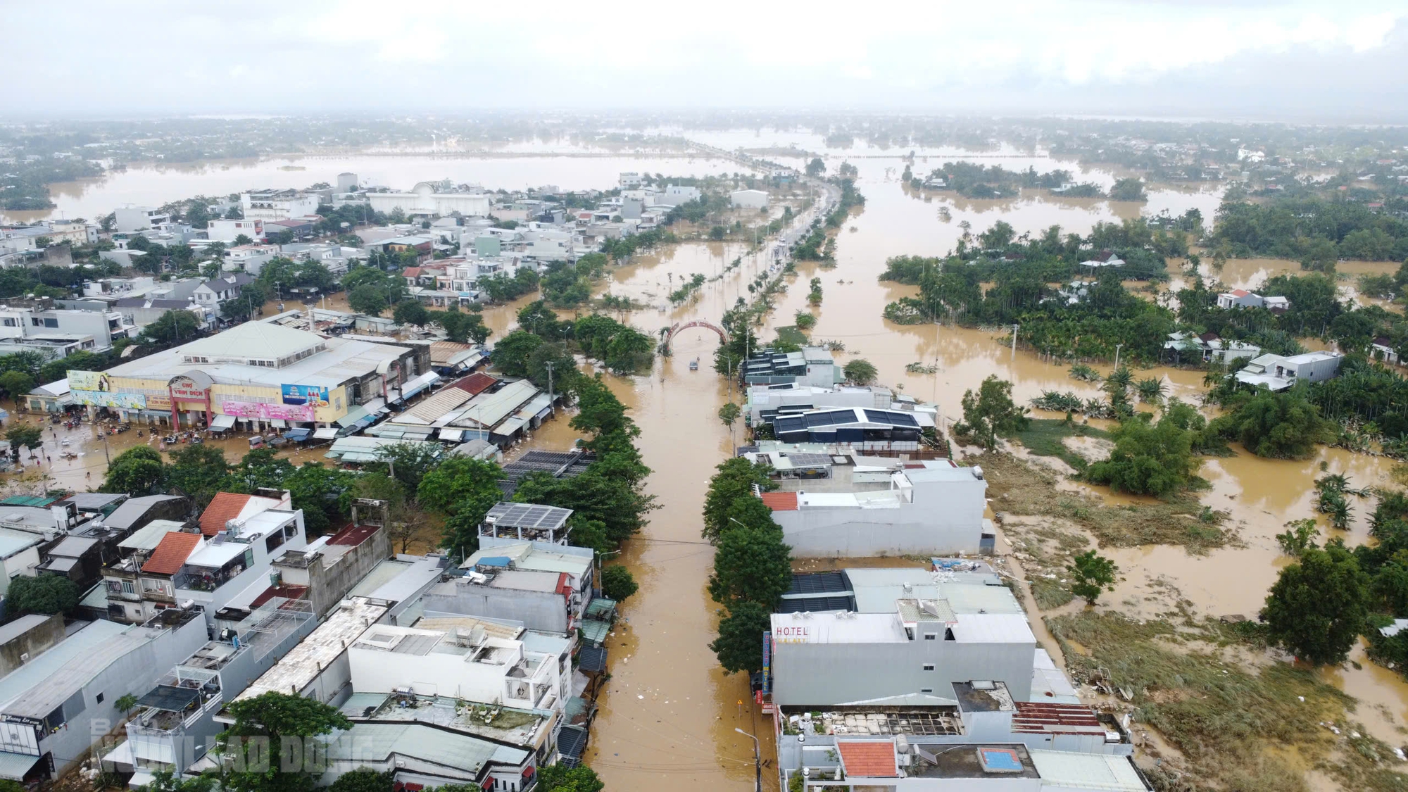 Hình ảnh tan hoang sau lũ lịch sử ở Đà Nẵng, nhiều hộ kinh doanh trắng tay- Ảnh 15. Hình ảnh tan hoang sau lũ lịch sử ở Đà Nẵng, nhiều hộ kinh doanh trắng tay- Ảnh 15.