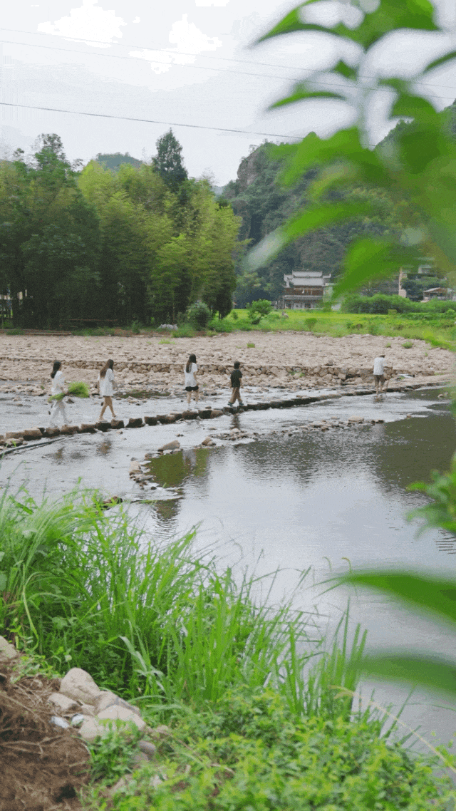 Doanh nhân chi tiền xây nhà 4 tầng to nhất làng cho bố mẹ dưỡng già, đủ chỗ cho đại gia đình 30 thành viên chung sống: “Tôi lãi bất ngờ”- Ảnh 13. Doanh nhân chi tiền xây nhà 4 tầng to nhất làng cho bố mẹ dưỡng già, đủ chỗ cho đại gia đình 30 thành viên chung sống: “Tôi lãi bất ngờ”- Ảnh 13.