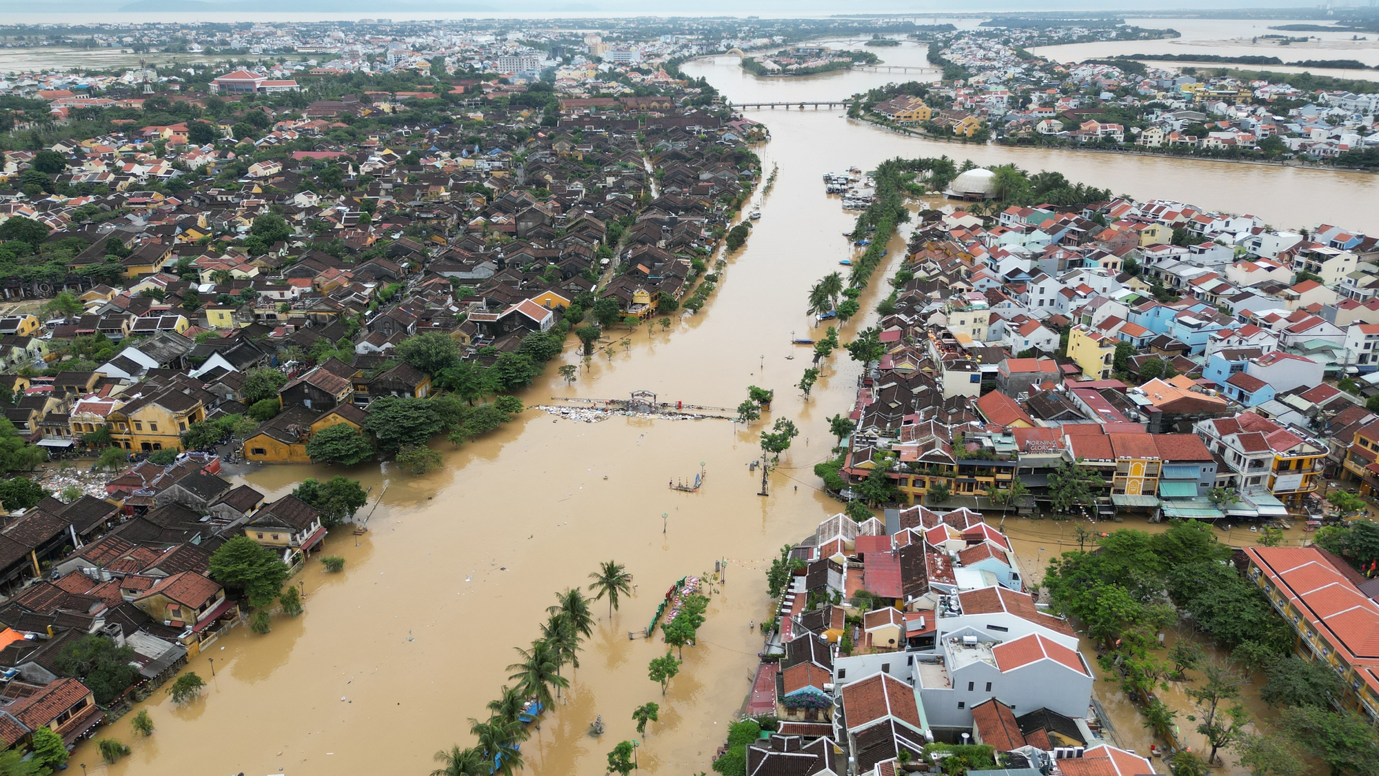 Không nhận ra Hội An sau trận lũ lịch sử- Ảnh 1. Không nhận ra Hội An sau trận lũ lịch sử- Ảnh 1.
