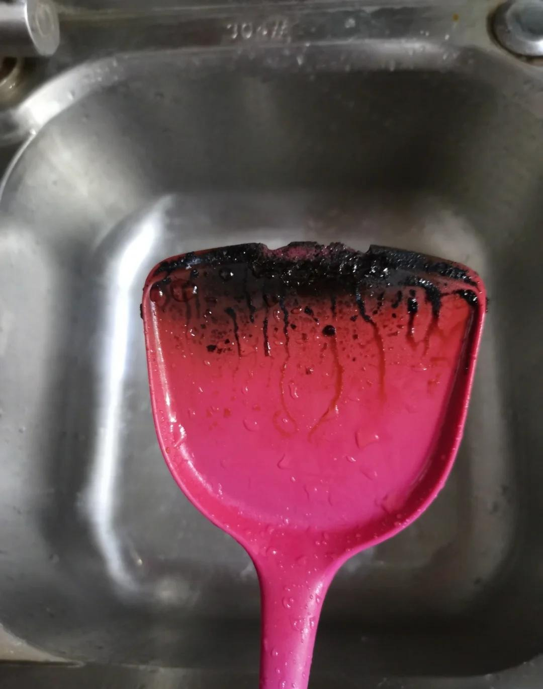 Dù tiết kiệm đến đâu, đừng dại mua 5 món đồ giá rẻ này vì dễ sinh bệnh, giảm tuổi thọ- Ảnh 4. Dù tiết kiệm đến đâu, đừng dại mua 5 món đồ giá rẻ này vì dễ sinh bệnh, giảm tuổi thọ- Ảnh 4.