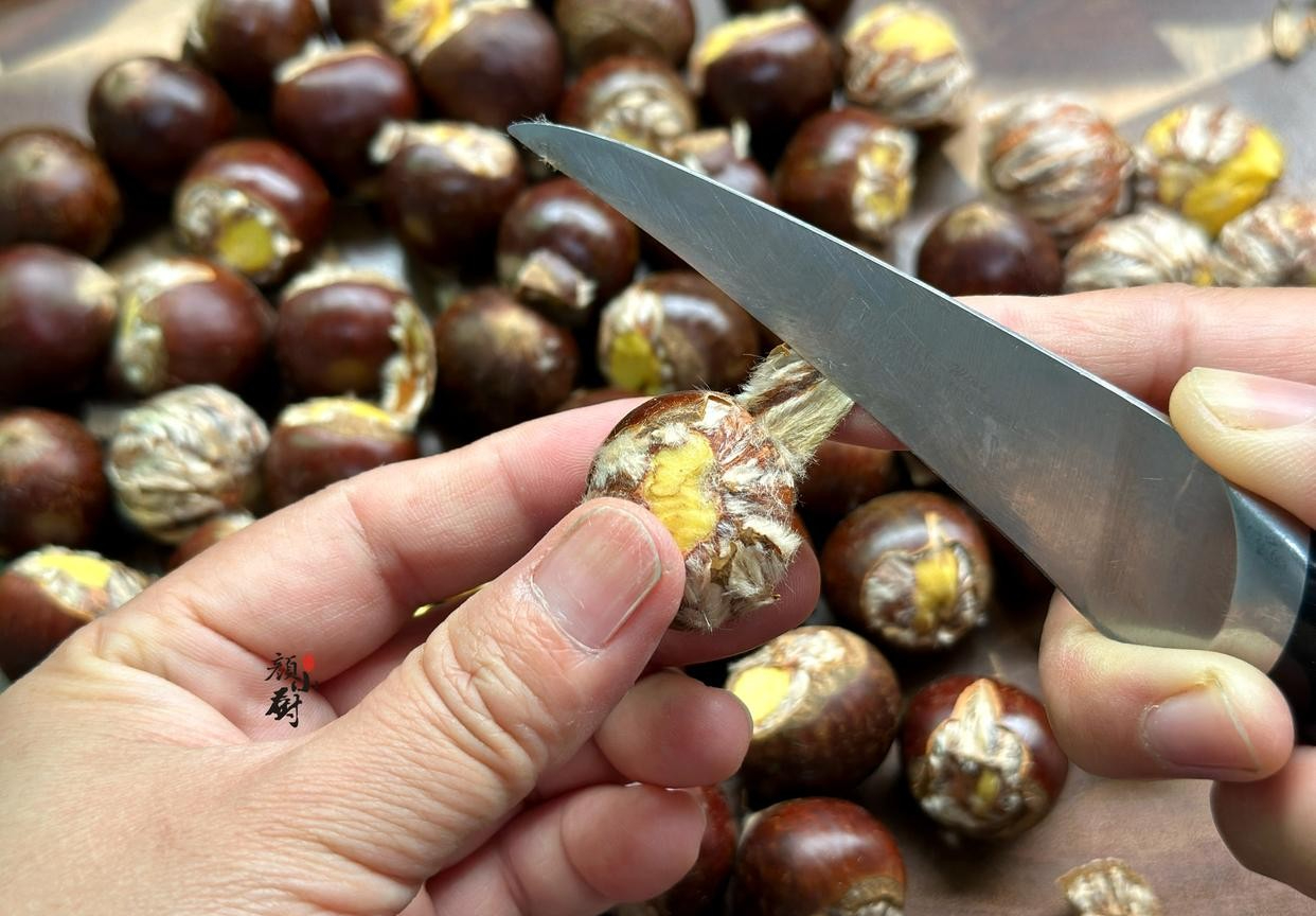 Bí quyết cấp đông hạt dẻ chuẩn bếp nhà: Lấy ra nấu ngay, dẻo bùi như mới bóc, trữ một lần ăn ngon tới Tết- Ảnh 4. Bí quyết cấp đông hạt dẻ chuẩn bếp nhà: Lấy ra nấu ngay, dẻo bùi như mới bóc, trữ một lần ăn ngon tới Tết- Ảnh 4.