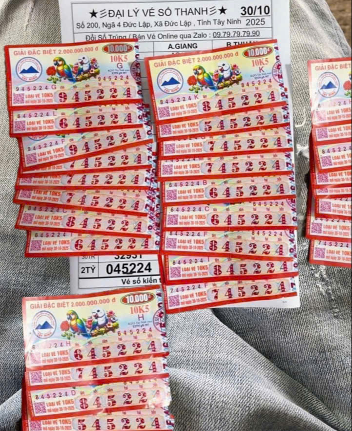 Xổ số miền Nam: Người phụ nữ ở Cà Mau trúng 3 tờ độc đắc vé số An Giang- Ảnh 3. Xổ số miền Nam: Người phụ nữ ở Cà Mau trúng 3 tờ độc đắc vé số An Giang- Ảnh 3.