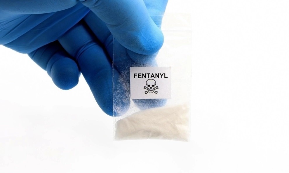Cơn ác mộng fentanyl: "Ma túy" chỉ bằng 5 hạt muối, mạnh gấp 50 lần heroin, Mỹ ra cảnh báo "bóng ma tử thần"- Ảnh 1. Cơn ác mộng fentanyl: "Ma túy" chỉ bằng 5 hạt muối, mạnh gấp 50 lần heroin, Mỹ ra cảnh báo "bóng ma tử thần"- Ảnh 1.