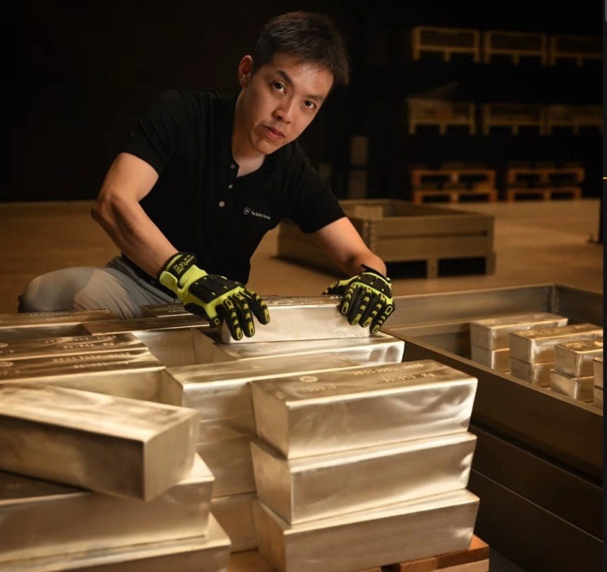 Bên trong kho giữ vàng bạc của giới siêu giàu: Số lượng vàng gửi vào tăng mạnh, thỏi nặng nhất trị giá 2,2 triệu USD- Ảnh 2. Bên trong kho giữ vàng bạc của giới siêu giàu: Số lượng vàng gửi vào tăng mạnh, thỏi nặng nhất trị giá 2,2 triệu USD- Ảnh 2.