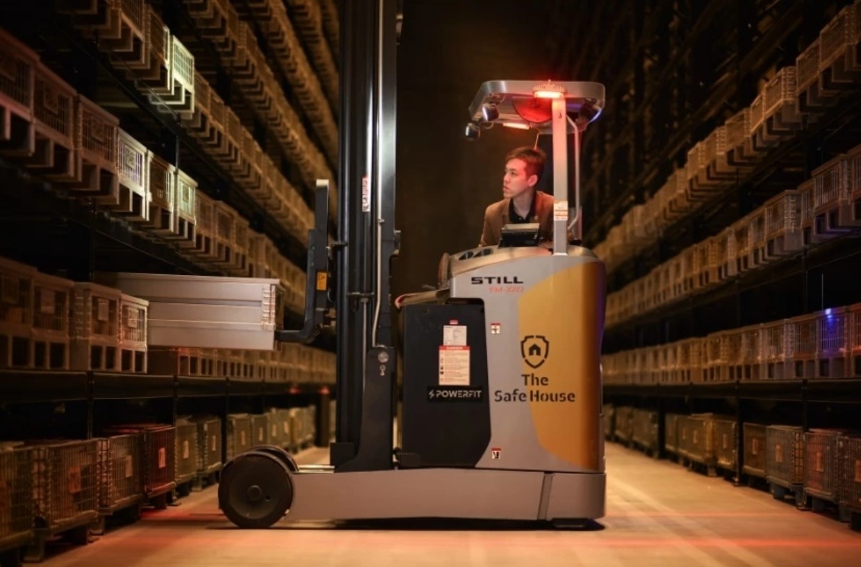 Bên trong kho giữ vàng bạc của giới siêu giàu: Số lượng vàng gửi vào tăng mạnh, thỏi nặng nhất trị giá 2,2 triệu USD- Ảnh 3. Bên trong kho giữ vàng bạc của giới siêu giàu: Số lượng vàng gửi vào tăng mạnh, thỏi nặng nhất trị giá 2,2 triệu USD- Ảnh 3.