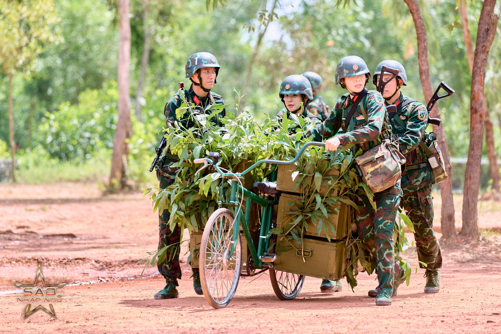 Tập 13 Sao Nhập Ngũ: 1 nhân vật rời chương trình, Hương Giang kinh ngạc khi thấy món đồ này- Ảnh 1. Tập 13 Sao Nhập Ngũ: 1 nhân vật rời chương trình, Hương Giang kinh ngạc khi thấy món đồ này- Ảnh 1.