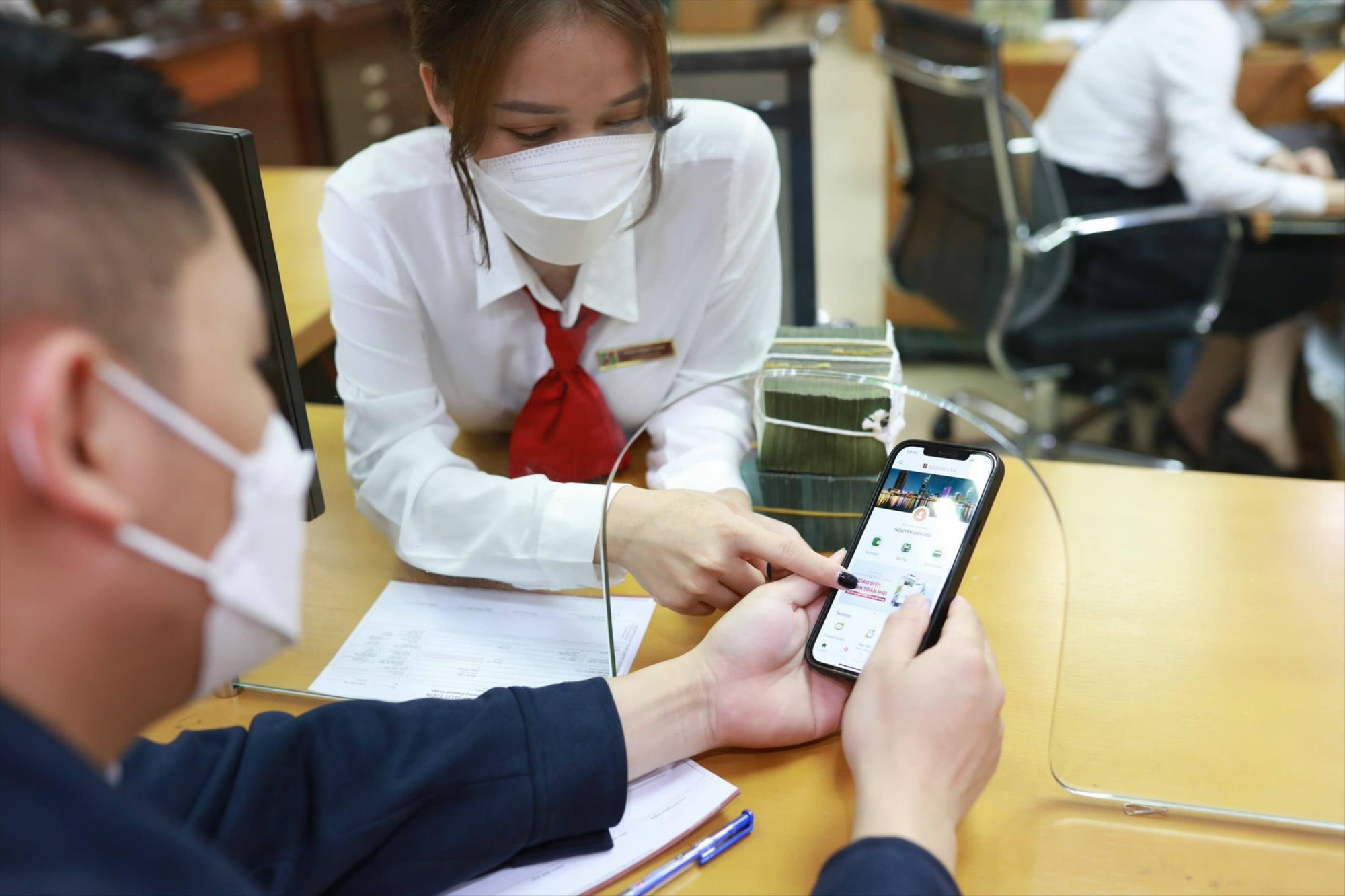 Từ 1/11, chuyển tiền phải khai báo đối với trường hợp sau- Ảnh 1. Từ 1/11, chuyển tiền phải khai báo đối với trường hợp sau- Ảnh 1.