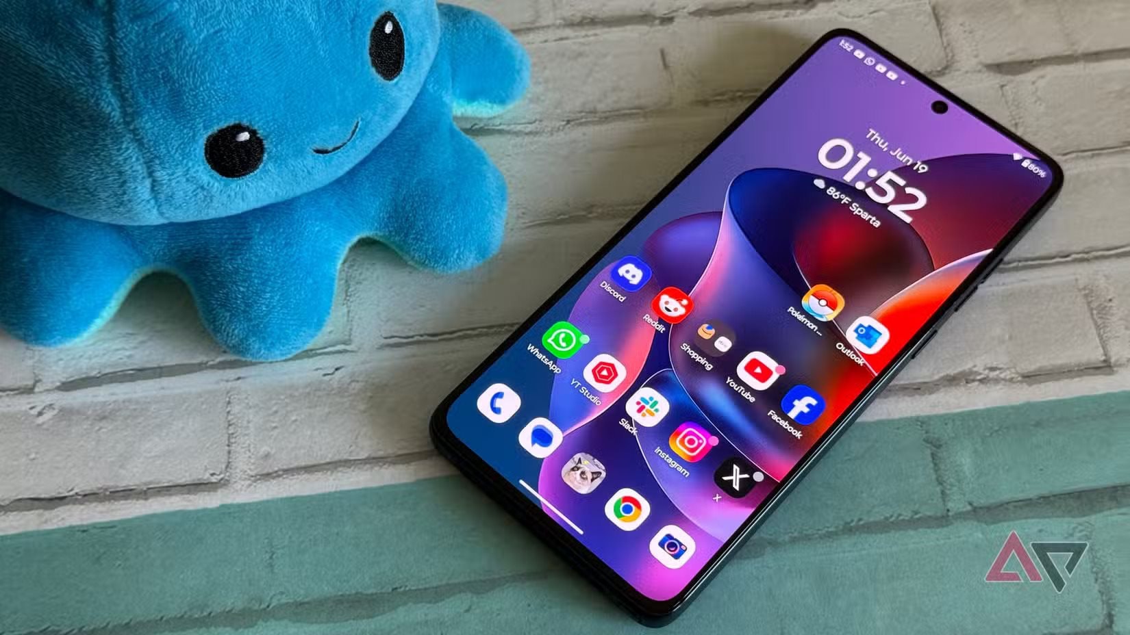 Đừng nghe những lời "xúi dại" rằng phải chi thật nhiều tiền mới có điện thoại ngon: Trò bịp ấy xưa rồi- Ảnh 1. Đừng nghe những lời "xúi dại" rằng phải chi thật nhiều tiền mới có điện thoại ngon: Trò bịp ấy xưa rồi- Ảnh 1.